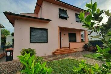 דירות לתיירים La Maison De Mathilde