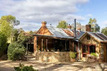 ツーリストアパートメント On Golden Point   Stone Cottage In Chewton