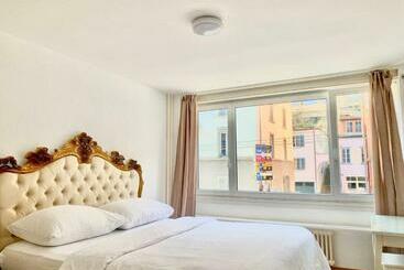 Apartamentos turísticos City Apartment   Close To Town   By Pa