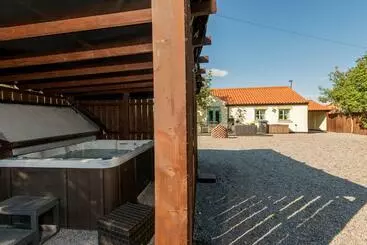 Apartamente turistice East Farm Cottage