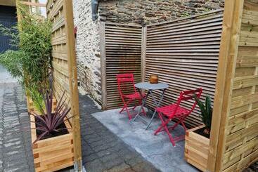 דירות לתיירים Gîte Maisonnette Et à Côté Coule Une Rivière