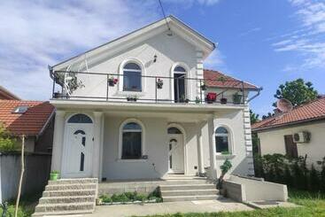 דירות לתיירים Ivana