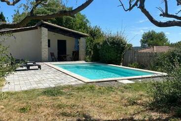 ツーリストアパートメント Petite Villa Avec Piscine Chauffée