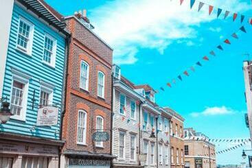 Apartaments turístics Beautiful And Modern House In Gravesend