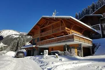 ツーリストアパートメント Chalet Clemalou 14 16 Personnes Avec Jacuzzi