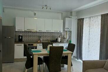 Appartamenti turistici Apartament încântător Cu Terasa și Cada Cu Jeturi!