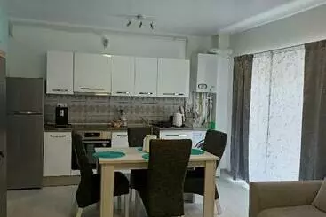 Tourist flats Apartament încântător Cu Terasa și Cada Cu Jeturi!