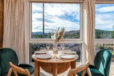 Appartamenti turistici Alba Charming Boutique Forest View Cabin With Hot Tub In Ballater