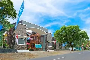 Otel Oyo 91568 Trisna Srabah Resort Homestay & Resto