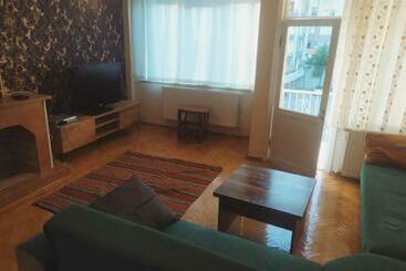 ツーリストアパートメント Large Apartment With Great Location For Big Family