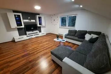 ツーリストアパートメント Green Garden House