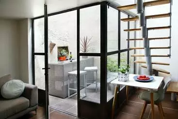 ツーリストアパートメント Maison De 2 Chambres Avec Vue Sur La Ville Terrasse Et Wifi A Cucuron