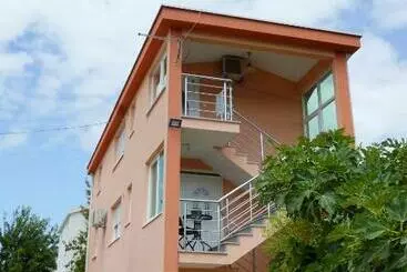 آپارتمان‌های توریست‌ها Apartman Vasilj Mi
