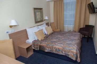 هتل Monogram Park