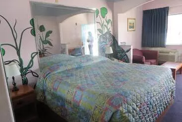 Hotel Travelers Inn And Suites Liberty