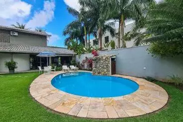 ツーリストアパートメント Casa Com Gramado E Piscina Próximo à Praia Riviera