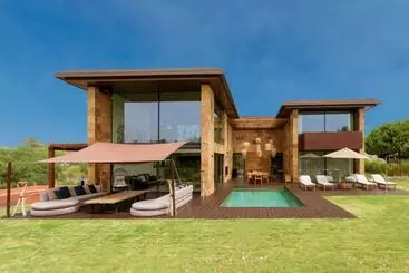 ツーリストアパートメント Troya Regal Villa By Cadenzalux