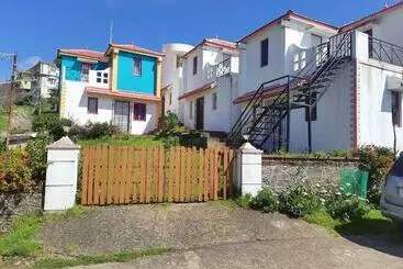 ツーリストアパートメント Misty Villa Kitchen, Free Wifi, Pvt Garden, 3bhk Villa