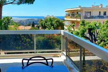 شقق خاصة سياحية Superbe Appartement Climatisé Proche Plages, Grande Terrasse Et Parking Privé