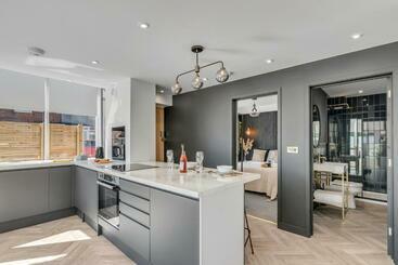 דירות לתיירים Unique Apartment With Parking / Sofa Bed