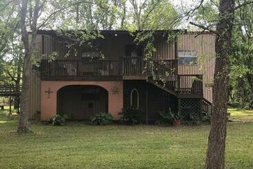 Жильё для туристов La Maison Du Bayou Petite Anse Near Avery Island