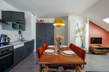 Жильё для туристов The Azalea Beautiful Quiet Apartment For 4 People!