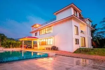 Tourist flats Onbtb 8bhk Villa Alibaug