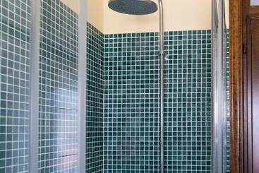 Turista apartmanok Blue Lake Arona   Cozy Apartment In City Center