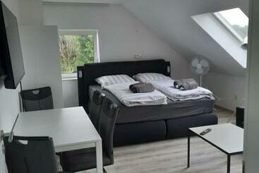 관광객 아파트 Ferienwohnung Apartment   Free Parking   Wifi   Kitchen