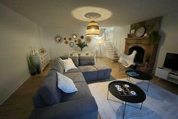 ツーリストアパートメント Maison Spacieuse Et Chaleureuse