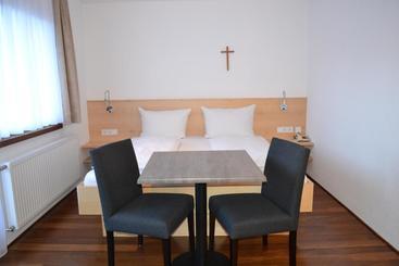 ベッドアンドブレックファースト Gästehaus Pension Barbara