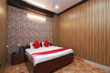 Hotel Anuradha Palace