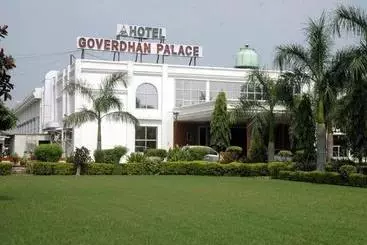 호텔 Goverdhan Palace