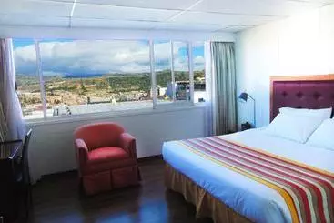 Hotel Hunza Y Centro De Convenciones