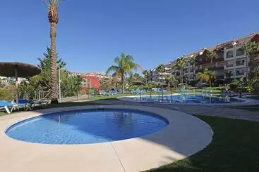 Apartamentos turísticos 105 Welcoming Andalusian Style 2 Bed Apartment With Views Of Miraflores Golf