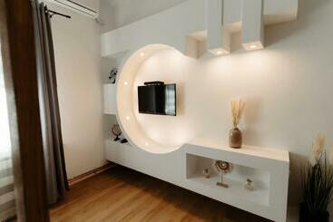 ツーリストアパートメント Apartman Arilend