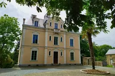 Apartamentos turísticos Château Xixème Pour 12 Pers, Parc 1.3ha, Chambres D époque, Proche Commerces, Laval Et Activités