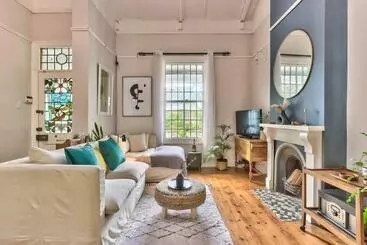 ツーリストアパートメント Eclectic Work From Home Loft In The Heart Of Cbd