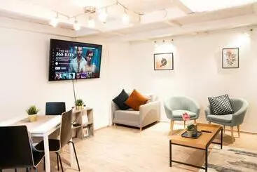 آپارتمان‌های توریست‌ها Quiet & Central Stylish Apt With Patio