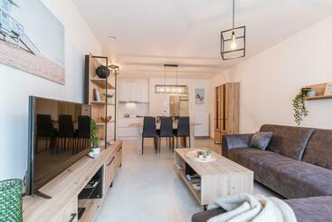관광객 아파트 Bright Apartment Only 5 Minutes From The Beach