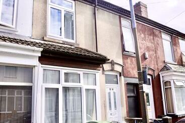 Turist apartmanları Lovely 6 Bed Property Located Within Dudley