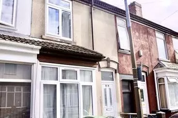 Apartaments turístics Lovely 6 Bed Property Located Within Dudley