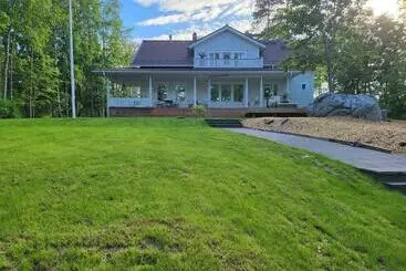 ツーリストアパートメント Sääksvilla With Sauna, Lake And Jacuzzi