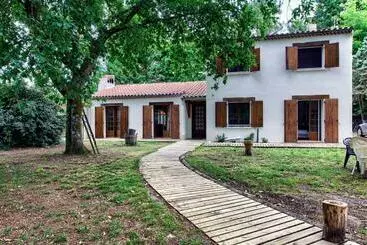 ツーリストアパートメント Agréable Villa