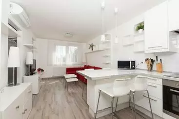 Turistihuoneistot City Break Apartment   Private Garage, Ac, Balcony