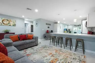 ツーリストアパートメント The Ave   3 Miles From The Beach
