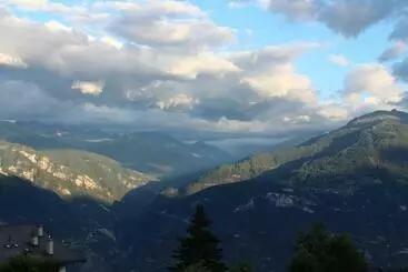 ツーリストアパートメント Appart Spacieux Près Des Violettes Crans Montana