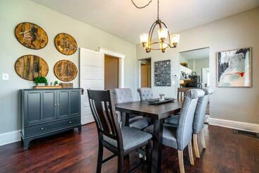 Жильё для туристов The River Jewel Southern Downtown Living