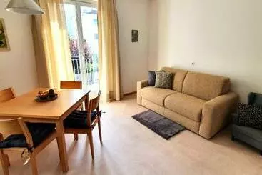 ツーリストアパートメント Zweizimmer Wohnung Mit Parkgarage