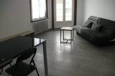 Apartamente turistice Appartement Meublé 52m2
